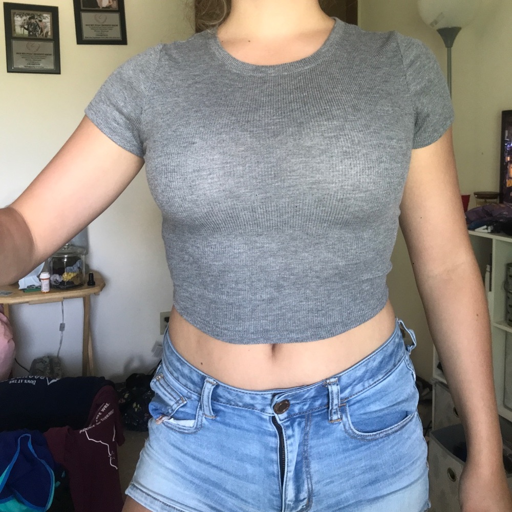 gray crop top